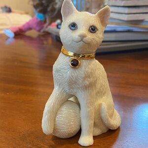Lenox Cream Cat Figurine with Gold Collar with a red rhinestone on it!!